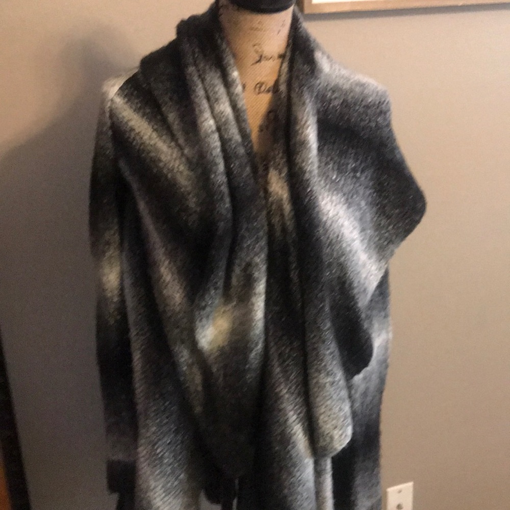 Great sweater.. slimming look..